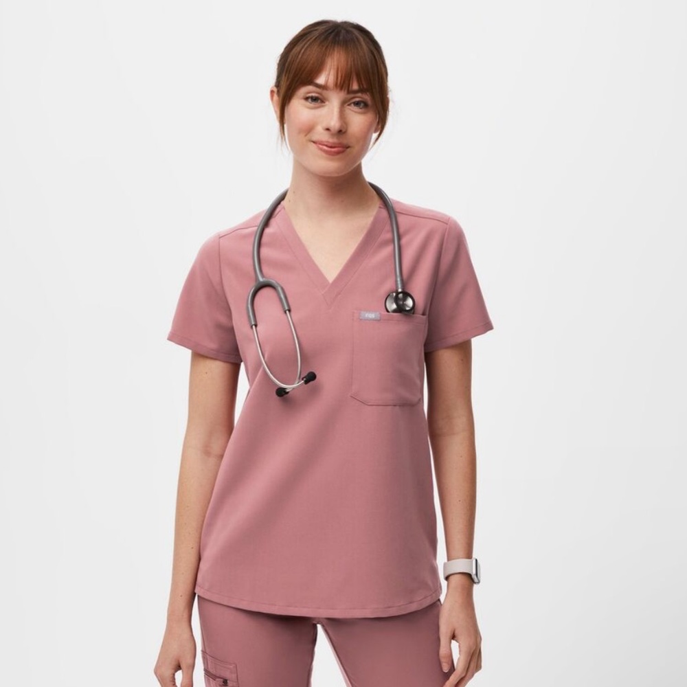 NWT Figs Catarina One-Pocket Scrub Top Mauve